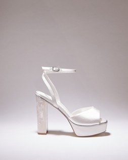 Dune London Mymuse 169 GBP 2 www.dunelondon.com