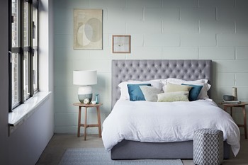 https://www.prshots.de/contents/archives/194/254/images/thumb350x287_auto/Furniture-Village-Garcia-Ottoman-Bedframe-569-Madrid-Table-Lamp-_4d62c_thumb.jpg