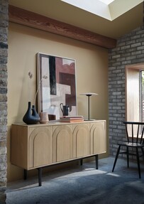 https://www.prshots.de/contents/archives/194/254/images/thumb350x287_auto/furniture_village_furniture-village-ercol-ravello-sideboard-1095_e6344_thumb.jpg