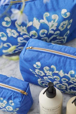ISOLOTTO COBALT WASHBAGS