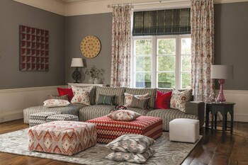 https://www.prshots.de/contents/archives/1979/1012/images/thumb350x287_auto/designers_guild_ss22-william-yeoward-_r2a5314_thumb.jpg
