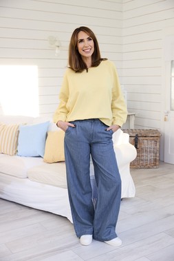 Sea Glass Raglan Sleeve Sweatshirt Pale Yellow £28.00 & Wide Leg Jeans Stone Wash £40.00