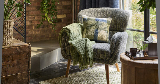 https://www.prshots.de/contents/archives/2320/1155/images/cropThumb/CRI_6a3262ad04f51prshots_dunelm-salvage_yard_aw26-ref2358849_thumb.jpg