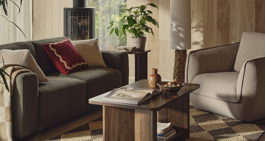 https://www.prshots.de/contents/archives/2320/1155/images/cropThumb/CRI_6a60eeaf4e4e4prshots_very-the_very_collection_home_aw26_country_cabin_1-ref23_c1cdf_thumb.jpg