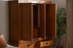 Kingston Oak 4 Drawers 3 Doors Wardrobe RRP €1,999 NOW €1,149
