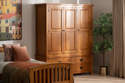 Kingston Oak 4 Drawers 3 Doors Wardrobe RRP €1,999 NOW €1,149