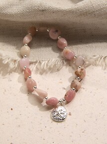 https://www.prshots.de/contents/archives/2507/1209/images/thumb350x287_auto/fatface-pink-mcs-bracelet-14.50-2_thumb.jpg