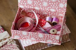 Postcard Box Milky Way Old Red