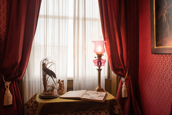 https://www.prshots.de/contents/archives/2628/1246/images/thumb350x287_auto/fritz_fryer_holst-museum-visit-fritz-fryer-lighting-46_thumb.jpg