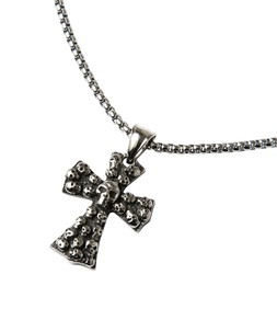 BK198A Stainless Steel Skull Cross And Chain Silver £25 (2)