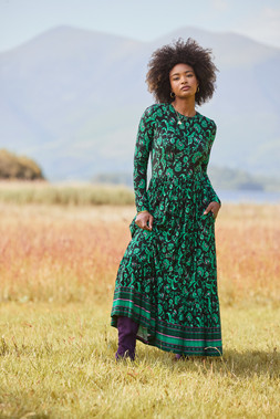 WF323A Bella Border Print Jersey Dress Black £55 124