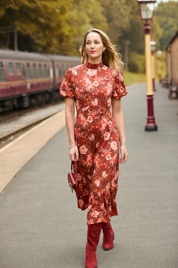 WF327A All About Autumn Floral Jersey Dress Brown £55 157
