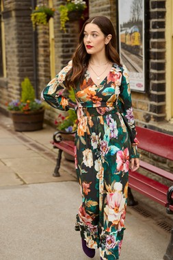 WF341A Remarkable Floral Print Jersey Dress Multi £55 115