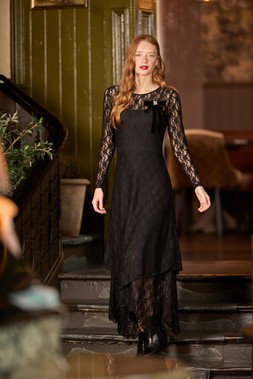WF356A Sylvie Lace Dress With Brooch Black £65 097