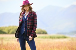 WJ748A Isla Check Jacket BerryNavy £90 WA042 WJ749A Isla Mix And Match Waistcoat BerryNavy £48 114
