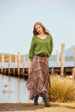 WK836A Oh So Cosy Jumper Green £30 WS480A Romantic Check Dippy Hem Skirt Multi £55 066