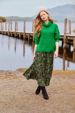 WK846A Remarkable Roll Neck Diamond Knit Jumper Green £50 WS490A Tallulah Tiered Maxi Skirt Green £55 076