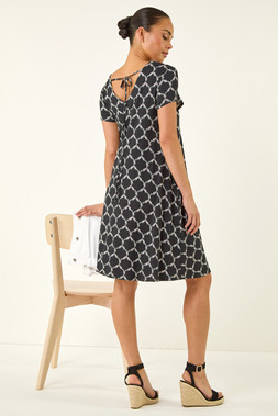 Roman Petite Black Abstract Pocket Swing Dress