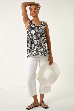 Roman Floral V-Neck Buttoned Top
