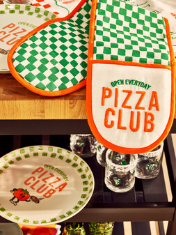 Pizza Club Chequerboard Oven Gloves £22.50