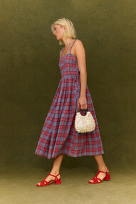 https://www.prshots.de/contents/archives/329/362/images/thumb350x287_auto/oliver-bonas_blue-checked-strappy-midi-dress-gbp78_thumb.jpg