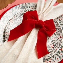 4 RED PACK VELVET BOW NAPKIN RINGS £3 (424910)