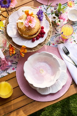 B&M HOME SS26 // GARDEN LIFE DINING // FLOWER PLATE £3.50 // FLOWER BOWL £4 // RATTAN CAKE STAND £8 //