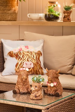 B&M GARDEN SS26 // HIGHLAND COW // FOILED HIGHLAND COW CUSHION // HIGHLAND COW SITTING SOLAR LIGHTS £7 EACH //