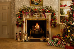 Classic Noel garland and fireplace