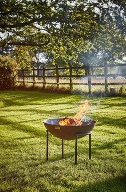 OUTDOOR CAST IRON FIRE PIT ON STAND IN BLACK IRON &pound;239.99