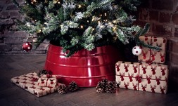 Metal Christmas Tree Skirt Red &pound;54.99 3
