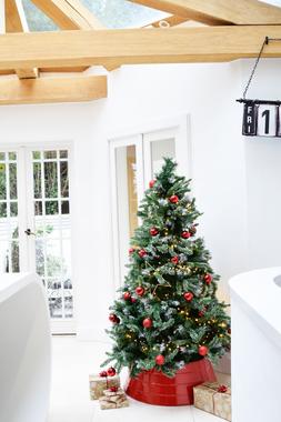 Metal Christmas Tree Skirt Red &pound;54.99