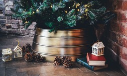 Christmas at Ivyline 2025 - METAL CHRISTMAS TREE SKIRT GOLD H26CM W67CM