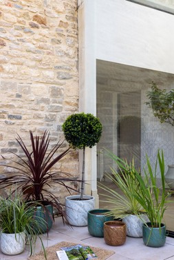 OUTDOOR EDEN GREEN GLAZED LEAF PLANTER SET OF 3 £89.97