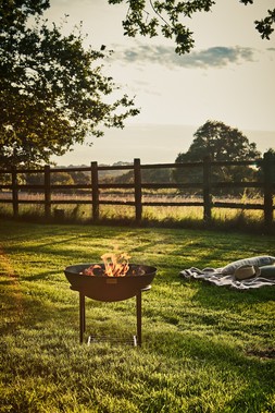 OUTDOOR CAST IRON FIRE PIT ON STAND IN BLACK IRON H45CM W56CM &pound;239.99.