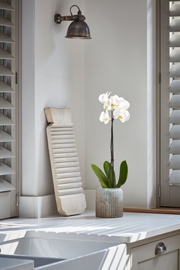 VERRE FROSTED RIBBED GLASS GOLD PLANTER H21CM W21CM £22.99