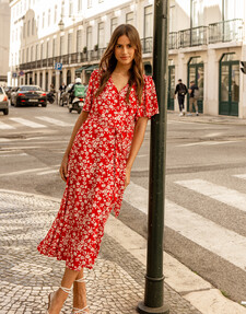 https://www.prshots.de/contents/archives/3700/1570/images/thumb350x287_auto/threadbare_womens-red-floral-print-v-neck-belted-flutter-sleeve-_61f75_thumb.jpg