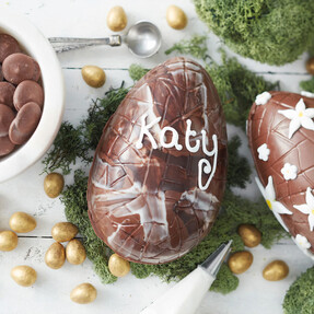 https://www.prshots.de/contents/archives/3746/1580/images/thumb350x287_auto/hobbycraft-hobbycraft-2-ways-to-make-chocolate-easter-eggs-ideas_58c1c_thumb.jpg