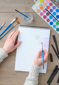 https://www.prshots.de/contents/archives/3746/1580/images/thumb350x287_auto/hobbycraft-hobbycraft-floral-mixed-media-class-workshop_thumb.jpg