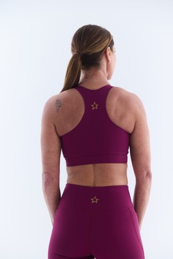 ELEVATE Sports bra £45 & ELEVATE Leggings £80 & Ultimate Grip Stripe Slouch Socks £12.00