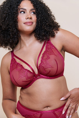 HEARTSTOPPER DEEP PLUNGE BRA £34.00 €51.00 CAD$78.00 AUSD$84.95 & HEARTSTOPPER TANGA BRIEF £16.00 €25.00  CAD$30.00 AUSD$32.95- Available from October