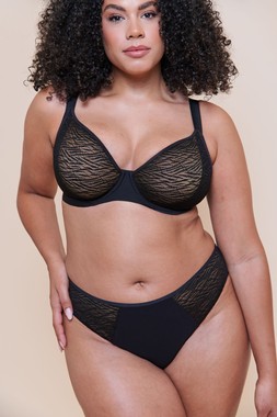 Smoothie Lace Black Bra £38 €60 CAD $87 AUS $91.95, Brazilian £16 €26 CAD $30 AUS $32.95 3