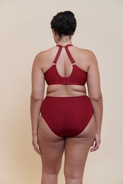 Smoothie Spacer Bra Deep Red £42 €66 CAD $92 AUS $96.95, Full Brief £14 €23 CAD $26 AUS $28.95 5