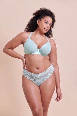 Smoothie Spacer Bra UKP 42, USD 74, CAD 92, EU 62, AUD 96.95, Lovelace Brief Pale Mint UKP 17, USD 35, CAD 40, EU 26, AUD 40 6