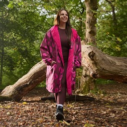 OHS Adults Water Resistant Leopard Print Sherpa Drying Robe - Burgundy/Pink - £30
