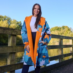 OHS Adults Water Resistant Camo Sherpa Drying Robe - Blue/Orange - £30