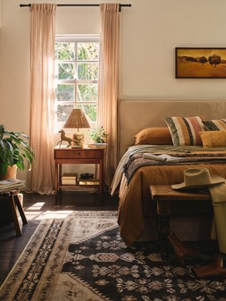 Pradera Tan & Soft Black Rug