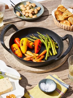 Le Creuset Cast Iron Bbq Round Skillet 25cm - Satin Black €179.99 at Very.ie