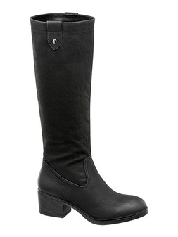 Round toe boots