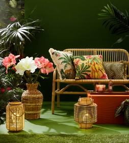 PRIMARK LARGE LILY, £4, €5, RON25, PLN22, CZK130, PRIMARK LEOPARD CUSHION, £14, €16, PLN70, CZK415, RON80